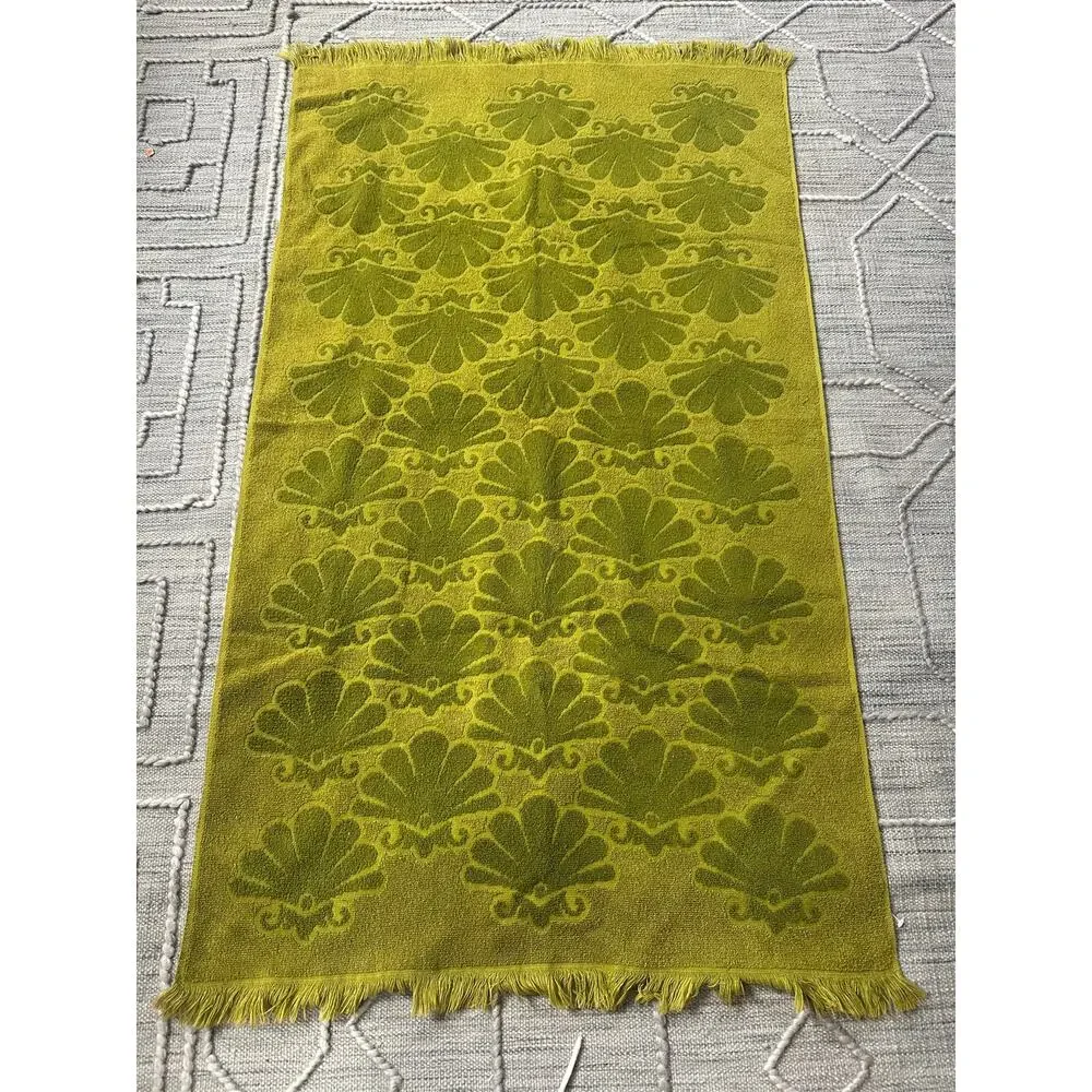 Vintage Fieldcrest BATH TOWEL avocado green seashell motif two tone fringe 60s